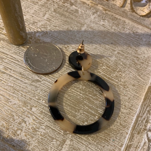 TORTOISE ACRYLIC EARRINGS 🕊 - Picture 2 of 3